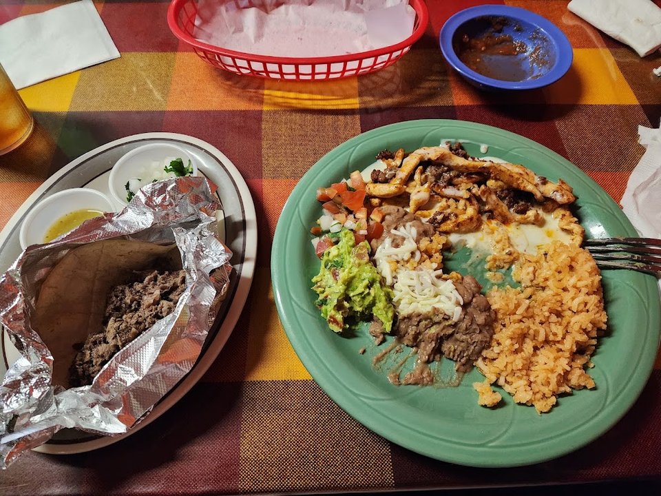 Lengua Taco & Pollo Tapatio Lunch